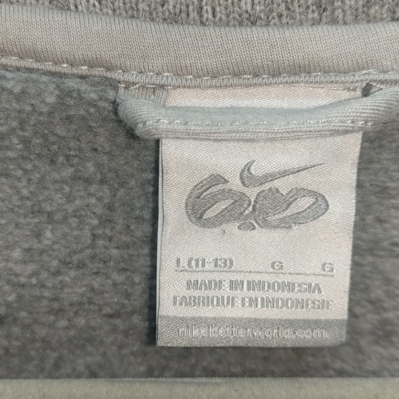 ***SOLD*** Nike Sixo Grey Cropped Sweater Jacket - Picture 8 of 12